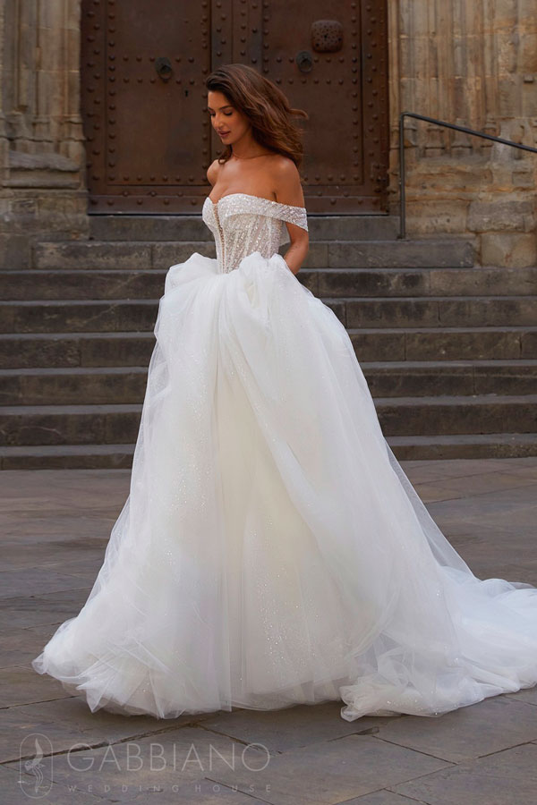 свадебное платье с открытыми плечами