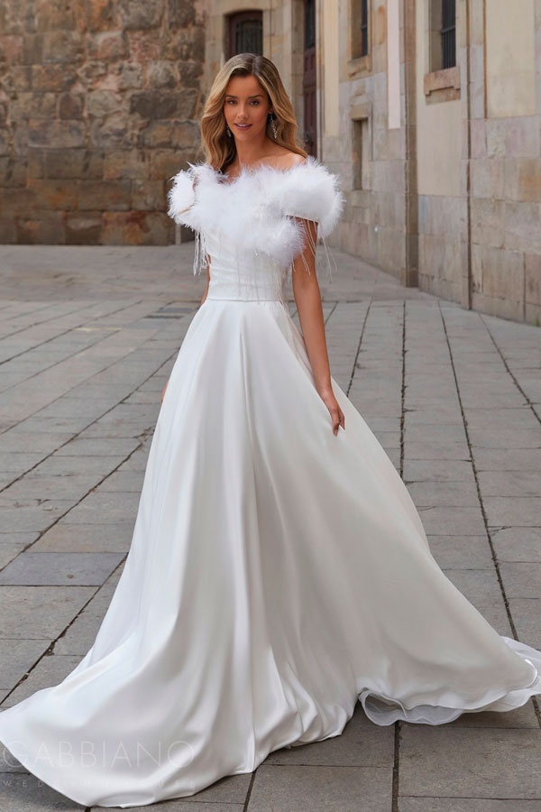 свадебное платье с перьями